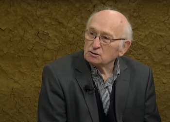 Profesori i njohur këshillon emigrantët: Mos e shisni shtëpinë në Shqipëri, një ditë fëmijët tuaj do të rikthehen në atdhe