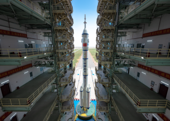 Kina përgatit lëshimin e anijes kozmike me astronautë “Shenzhou-16”