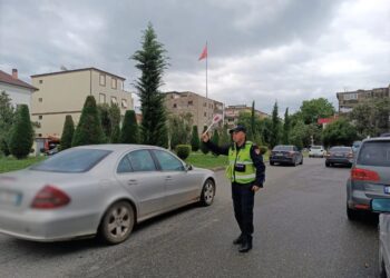 15 shoferë të arrestuar në një javë nga Policia Rrugore e Tiranës, vendosen gati 2 mijë gjoba
