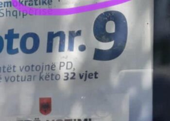 FOTOT/ Berisha çmendet nga fushata e Alibeajt: Dërgon brigatistët të prishin posterat