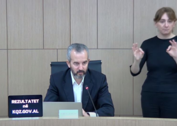 Celibashi: Në orën 22:00 përfundon numërimi. Në Kavajë është ndërprerë procesi, shkak konflikti mes komisionerëve