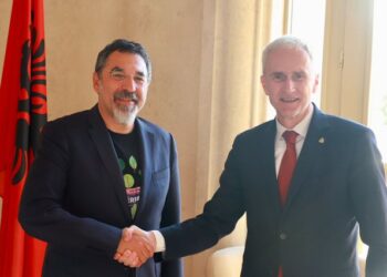Ministri Çuçi pret në takim shefin e Interpol, vizita e parë zyrtare e tij