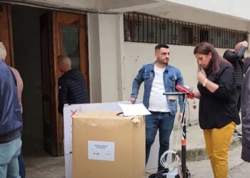 Komisionerët e PD-së nuk paraqiten për të tërhequr materialet zgjedhore në KZAZ-të e Dropullit