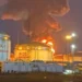 Shpërthen në flakë depozita e naftës në qytetin rus, natë bombardimesh në Kiev
