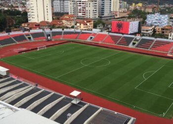 Të fiksuar me Shqipërinë, finalja AEK-PAOK zhvendoset 30 km nga ‘Air Albania’