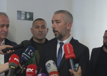 Kryetari i Mitrovicës së Veriut bën betimin mes tensioneve me serbët