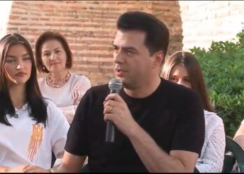 Basha, me të rinjtë në Durrës: Ata që thurin plane, ta harrojnë se do e zhdukin PD. Kemi lindur për…!