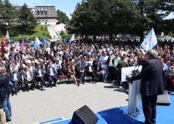 FOTOT/ Sali Berishën nuk e do më as vendlindja e tij, Tropoja! Braktiset gjatë takimit elektoral