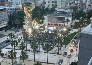 FOTO/ Berisha dështon edhe në Durrës: Vetëm dhjetra vetë në miting
