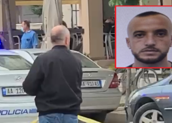 Vrasja në Kavajë për hakmarrje, ende asnjë gjurmë të autorit të dyshuar
