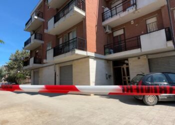 Shqiptari vret të bijën 16-vjeçare dhe një shtetas italian, plagoset ish-gruaja