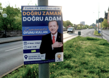 Derë më derë në Gjermani për të votuar Erdoganin, posteri i “Sulltanit” shkakton zemërim në Nuremberg