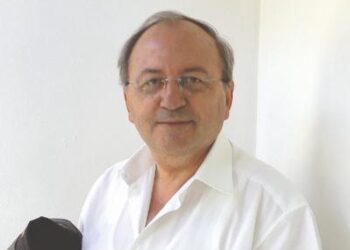 Kush i “ndezi” trëndafilat e Përmetit në Tiranë?