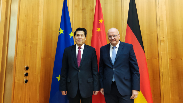 I dërguari i posaçëm kinez diskuton me diplomatin gjerman për Ukrainën e lidhjet dypalëshe