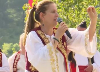 “Shërbim funeral falas”/ Kumbaro sulmon kandidatin e Meta-Berishës: Turpi i botës! Ne flasim në emër të jetës, ata në emër të vdekjes