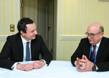 Pas telefonatës më të dërguarin britanik/ Kurti: Jam i përkushtuar për zbatimin e menjëhershëm të Marrëveshjes me Serbinë