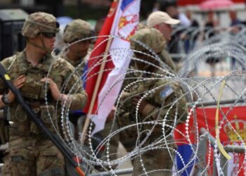 Tensionet në Veri/ NATO vë në gatishmëri trupa shtesë për dislokim në Kosovë