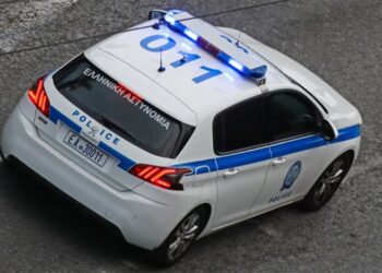 Ngjarja e rëndë/ Gruaja e gjen në makinë me një plumb në kokë, vritet 46-vjeçari