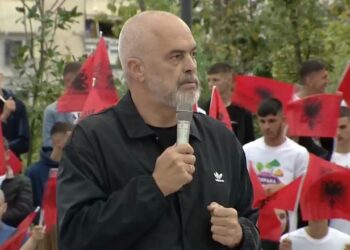 Lushnje/ Rama: Mos votoni maskën e faqes së zezë të damkosur nga SHBA! Pas 14 majit i keni duke bërtitur ‘na grabitën zgjedhjet’