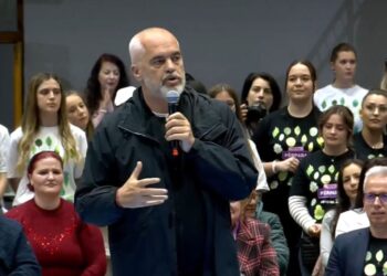 Rama, me gratë në Korçë: Së shpejti, në bashkëpunim me Azerbajxhanin realizojmë projektin e sistemit të furnizimit me gaz