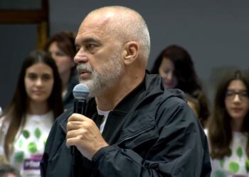 Rama: Do i godasim pa mëshirë ata biznesmenë që nuk u japin hakun punonjëseve! Jemi ‘në luftë’ për krah pune