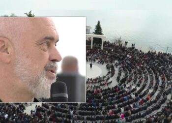 “Atyre u pëlqen errësira e pisllëku”/ Rama, thirrje grave në Pogradec: Në 14 maj mbyllni në shtëpi burrat me mendjen mbrapsht!