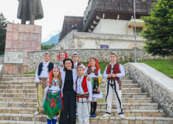 “Më duket sikur jam në shtëpinë time”, Yuri Kim viziton Tropojën