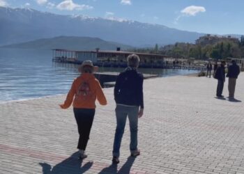 Fundjava në Pogradec, shqiptarët e Kosovës dynden në juglindje të vendit