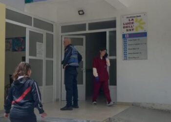 Sherr me thika mes adoleshentëve në Gramsh, ndërron jetë një 15-vjeçar