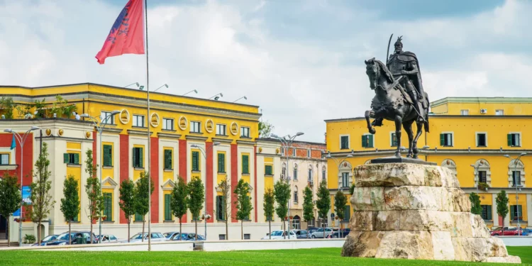 Shqipëria hap rreth 10 mijë vende të përkohshme pune në 15 institucione shtetërore