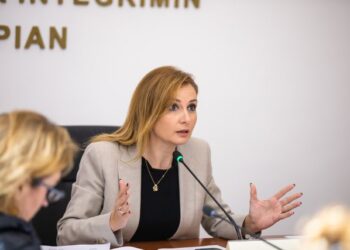 A e votoi Roland Bejkon? Jorida Tabaku refuzon të përgjigjet: Unë me shumë dhimbje nuk kam votuar…!