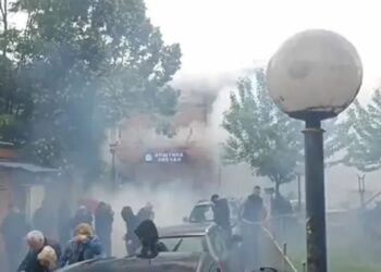 Trazirat e dhunshme/ 5 policë të lënduar dhe katër automjete të dëmtuara nga situata në Veri të Kosovës