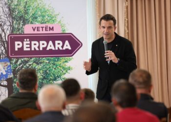 Veliaj dhe Balla në Kavajë: Demokratët po e braktisin përfundimisht Berishën; respekt për ata që e lanë vetëm në stadium me 22 mijë karrige bosh