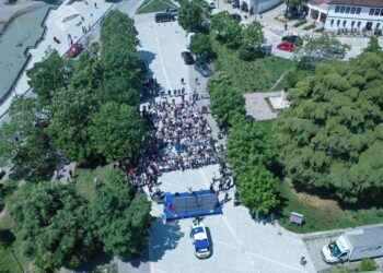 FOTO LAJM/ Berisha-Meta braktisen në Berat, mezi mbledhin disa militantë