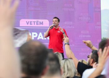 Veliaj me banorët e Njësive 5, 10 dhe 13: “Ka vetëm një forcë politike që e çon vendin përpara, Partia Socialiste; Ftoj demokratët të votojnë për të ardhmen e familjeve të tyre”
