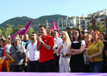 Veliaj: “Partia jonë ka vetëm një program për ta çuar vendin përpara; Ata s’dinë kë kanë drejtues, fuksin e lagjes apo non grata-n”