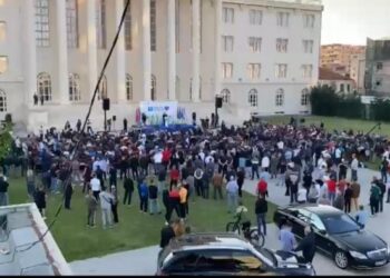 Pas Lushnjes, Kukësit e Kamzës, dyshen Berisha-Meta e braktis edhe Fieri