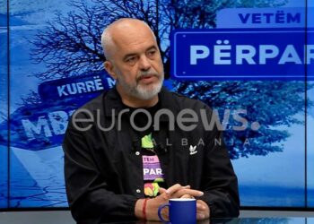 Mungesë besimi te kandidatët? Rama shpjegon pse ka përdorur imazhin e tij në fushatë