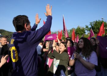 Veliaj me banorët e Ndroqit: Demokratët janë bashkuar me ne sepse kemi qenë aty në ditë të vështira