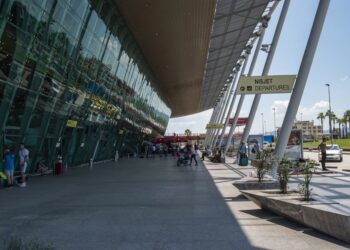Autoriteti i Konkurrencës i jep të drejtë kompanive të taksive, rrëzohet vendimi i aeroportit “Nënë Tereza”