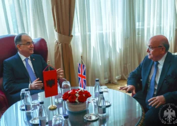 Presidenti Begaj takohet me të Dërguarin e Britanisë për Ballkanin Perëndimor