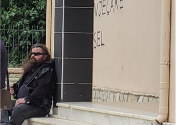 FOTO/ Kryetari i ‘Agimit të Artë’, vëzhgues për partinë e Ilir Metës në Himarë