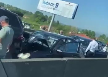 VIDEO/ Aksident i frikshëm në autostradën Tiranë-Durrës, përplasen dhe bëhen copash 5 makina