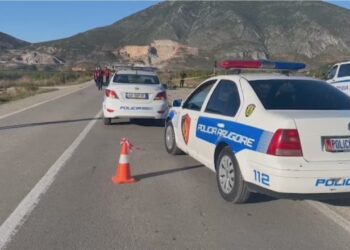 Aksident në Korçë, kamioni përplaset me një “Benz”