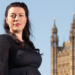 Deputetja britanike: Bandat serbe në veri të Kosovës po paguhen dhe armatosen nga Beogradi