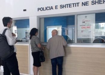 VIDEO/ Arrestimi i Fredi Belerit, ambasadorja greke në komisariatin e Vlorës, kërkon informacione: Eshtë qytetar grek.