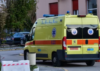 Ngjarja tragjike/ Babai e harron në makinë, humb jetën foshnja 5 muajshe