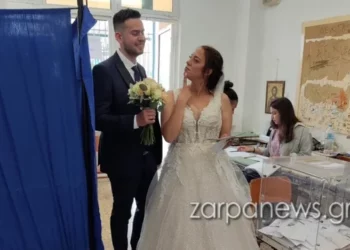 VIDEO/ Zgjedhjet në Greqi, një çift shkoi për të votuar menjëherë pas dasmës së tyre