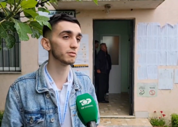 “Ëndrra ime të jem kryeministër”/ Habit kryetari i komisionit në qendrën e votimit në Maminas: Vij nga Gjermania…!