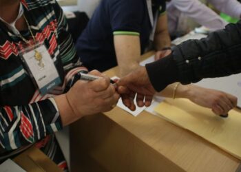 Pjesëmarrja në zgjedhje e ulët, deri në 15:00 votuan 29.5%, PS thirrje: Pengoi problemi me identifikimin, rikthehuni votoni!